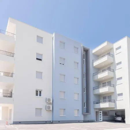 Apartment Center